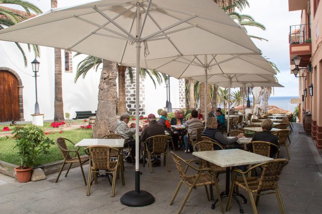 Terraza en La Plaza de San Andrés · Restaurante San Andrés · La Palma · Canarias · Pescado Fresco, Paella de Marisco, Gran Selección de vinos.